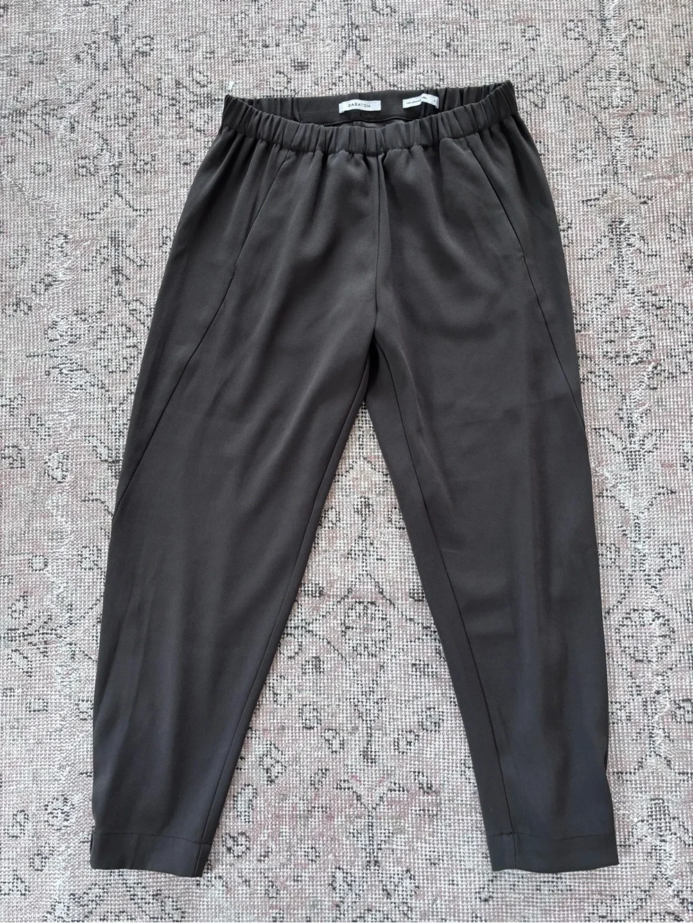 Babaton Aritzia Dexter pants dressed joggers army green S ankle cropped - Picture 1 of 6